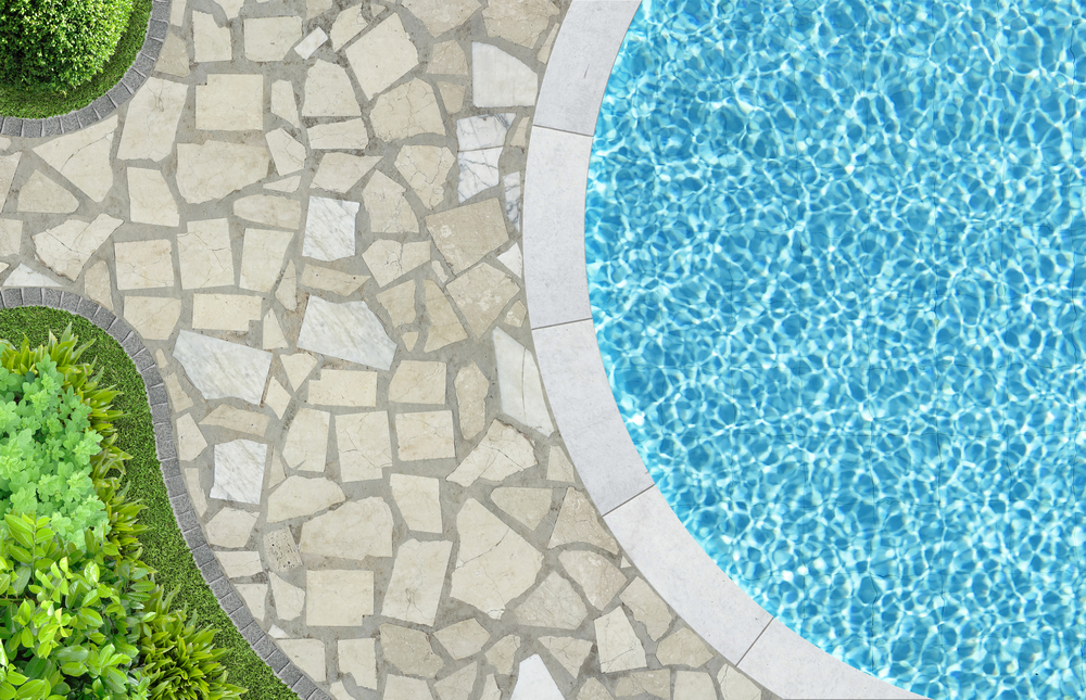 pierre naturelle pour votre plage de piscine